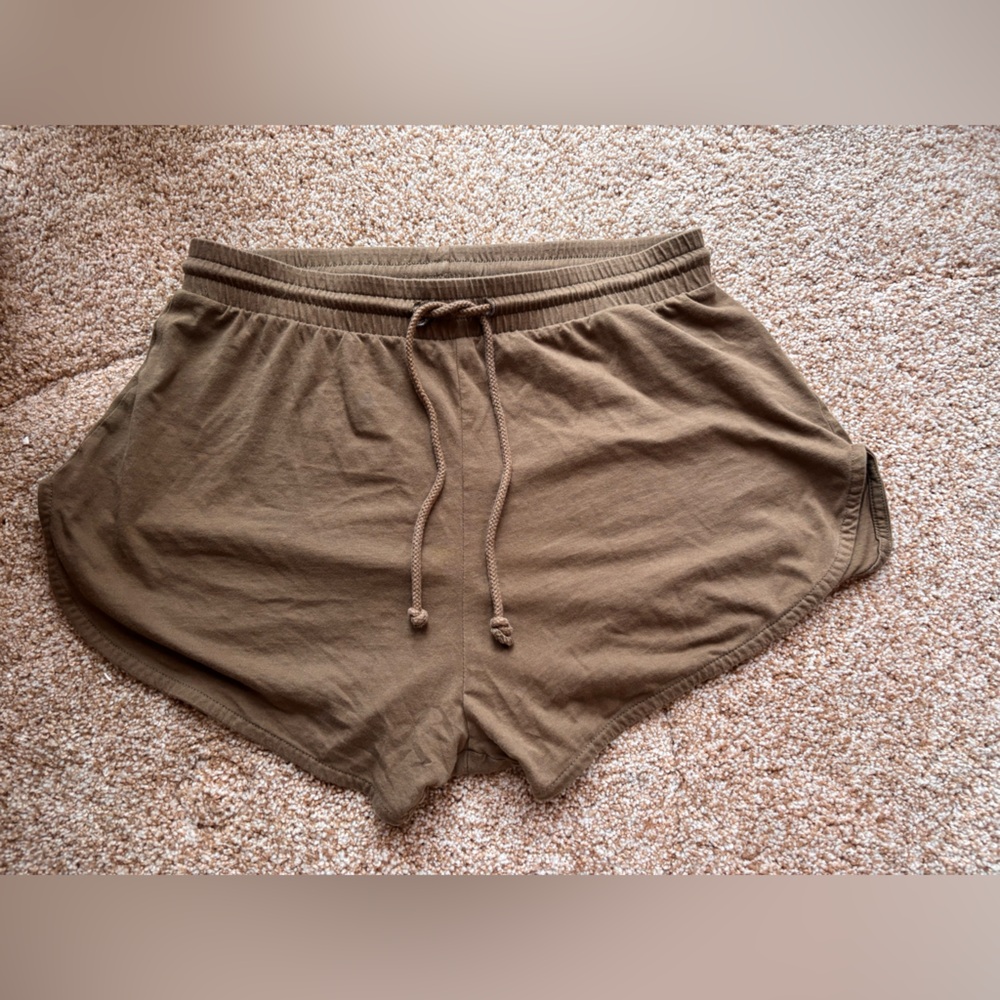 KOTN shorts